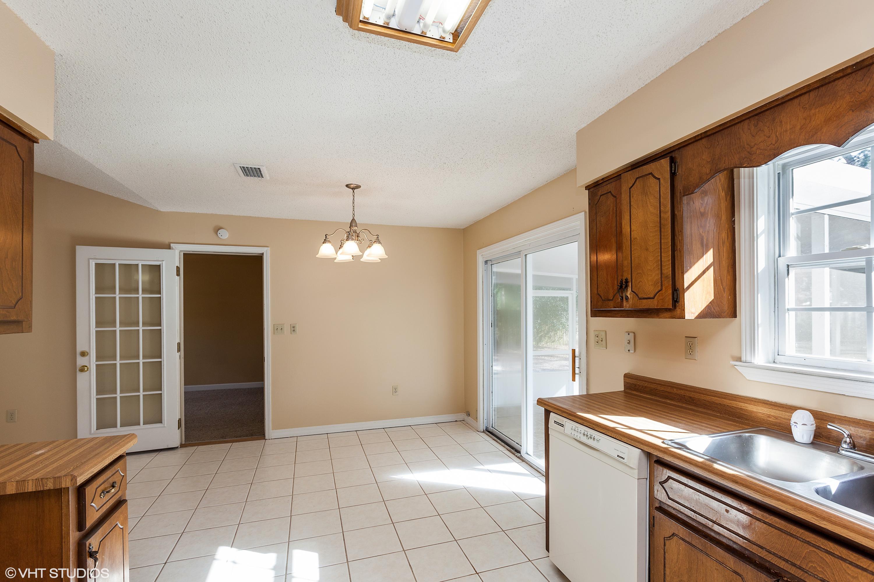 337 John King Road Crestview, FL 32539 - Photo 6 of 24 07_337JOHNKINGRD_2007_HiRes
