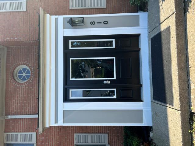 810 Plate Street Rochester, MI 48307 - Photo 1 of 8 Brick facade featuring a circular window, prominent front entry with sidelights, and black door