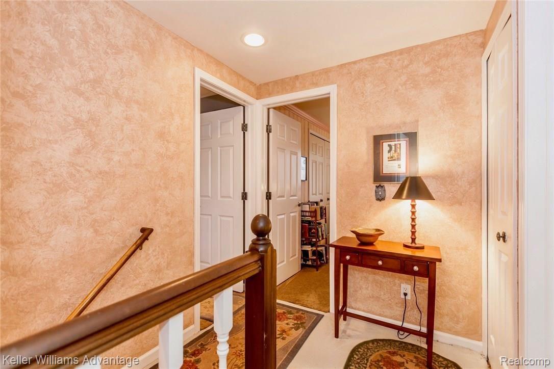3839 Williamsburg Court Rochester, MI 48309 - Photo 22 of 23 Upstairs Hallway