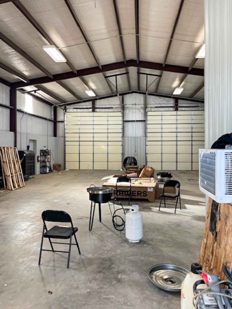 3050 Highway 17 Pecos, TX 79772 - Photo 8 of 22 a living room with furniture
