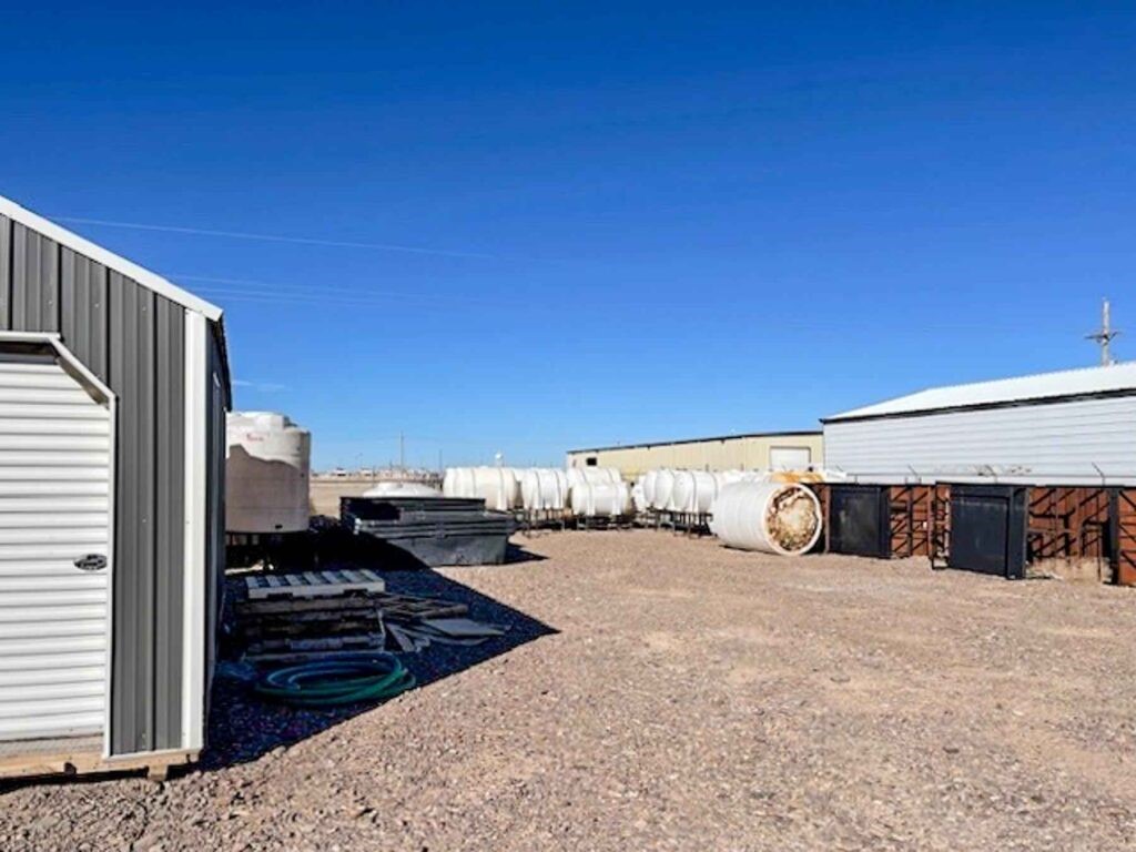 3050 Highway 17 Pecos, TX 79772 - Photo 10 of 22 a view of a car garage