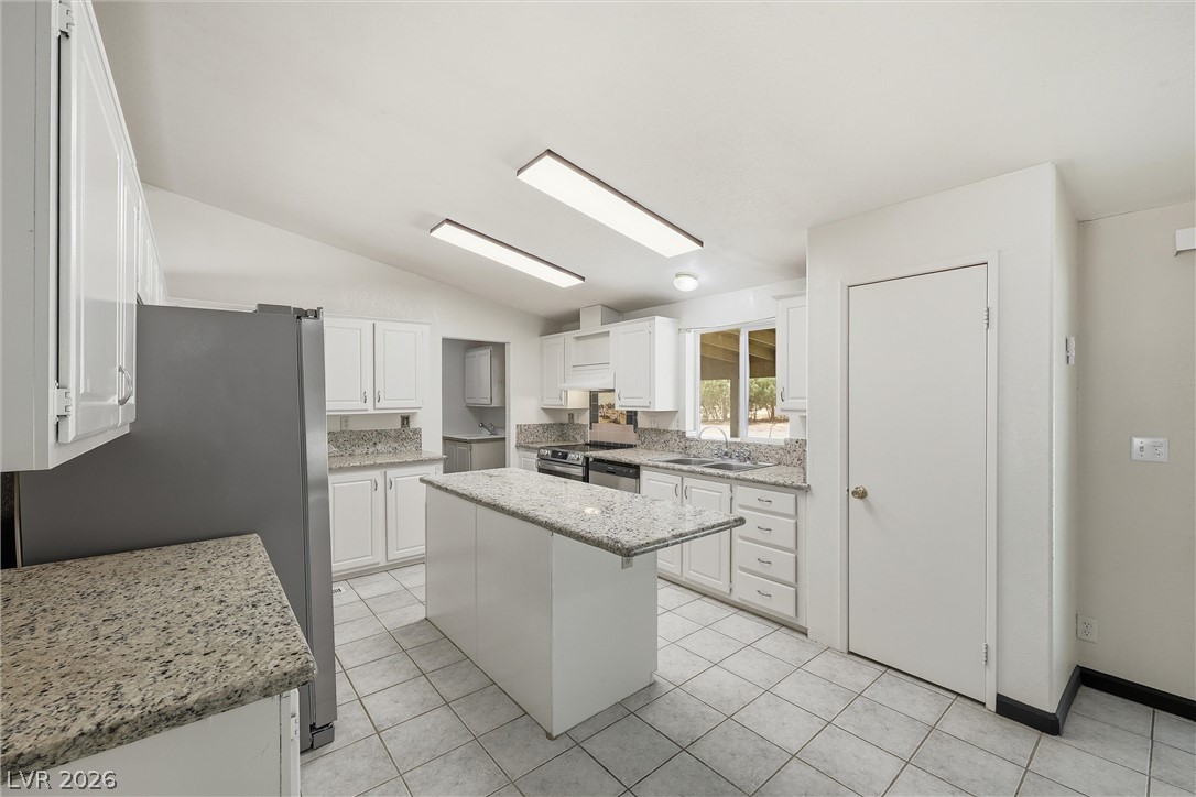 1531 West Harris Farm Road Pahrump, NV 89060 - Photo 22 of 37 A well-appointed kitchen features a central island, modern appliances, and generous counter space.