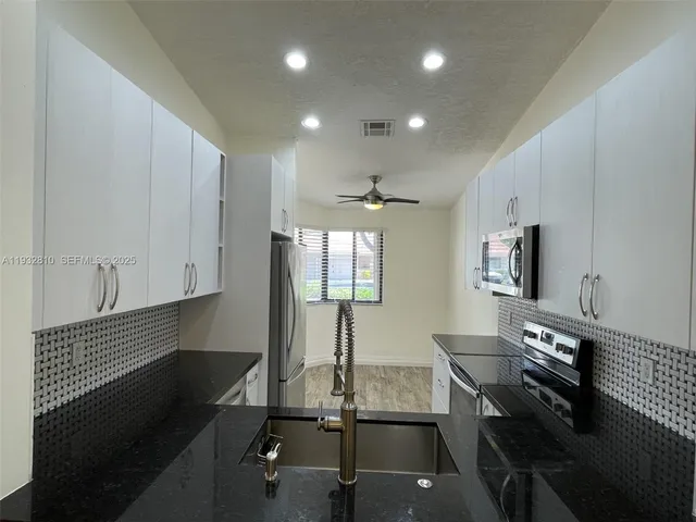 $3,300 | 16606 Greens Edge Circle, Unit 87, Weston, FL 33326