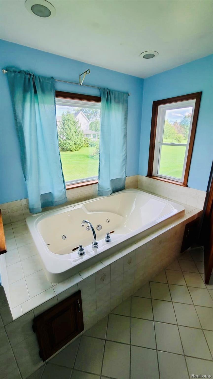 10149 County Line Road Goodrich, MI 48438 - Photo 18 of 43 IMG_2771.jpg