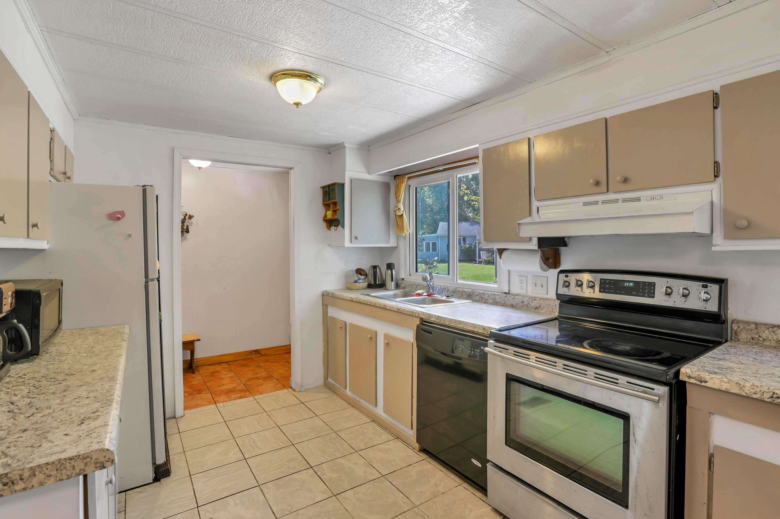 6585 York Road Southwest Pataskala, OH 43062 - Photo 10 of 38 Gallery Image 10