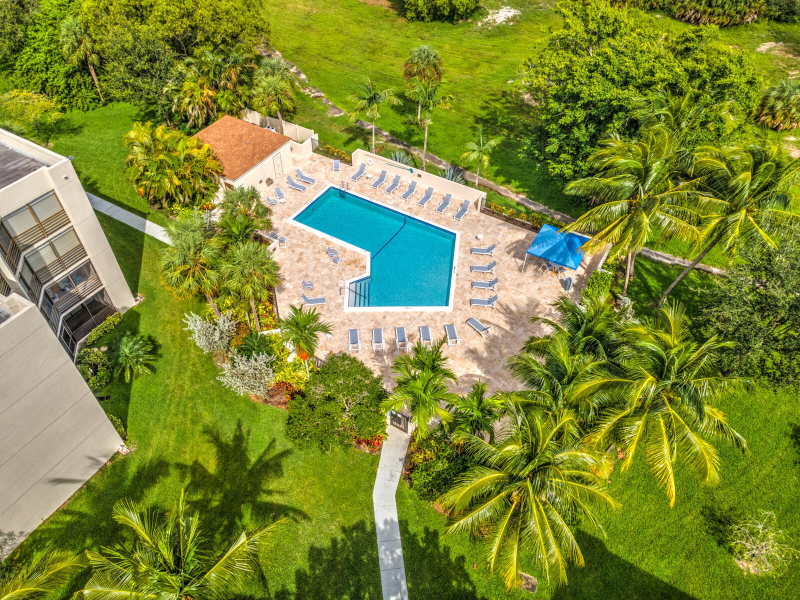 5800 Camino Del Sol, Unit 103 Boca Raton, FL 33433 - Photo 18 of 28 1 OF 4 COMM. POOLS