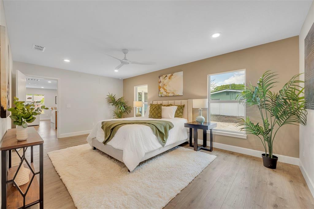 350 Cornwall Road Winter Park, FL 32792 - Photo 21 of 36 a bedroom with a large bed and a potted plant