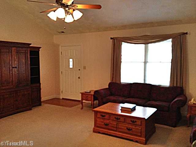 501 Ridgeway Lane Lexington, NC 27295 - Photo 4 of 16 Living Room.