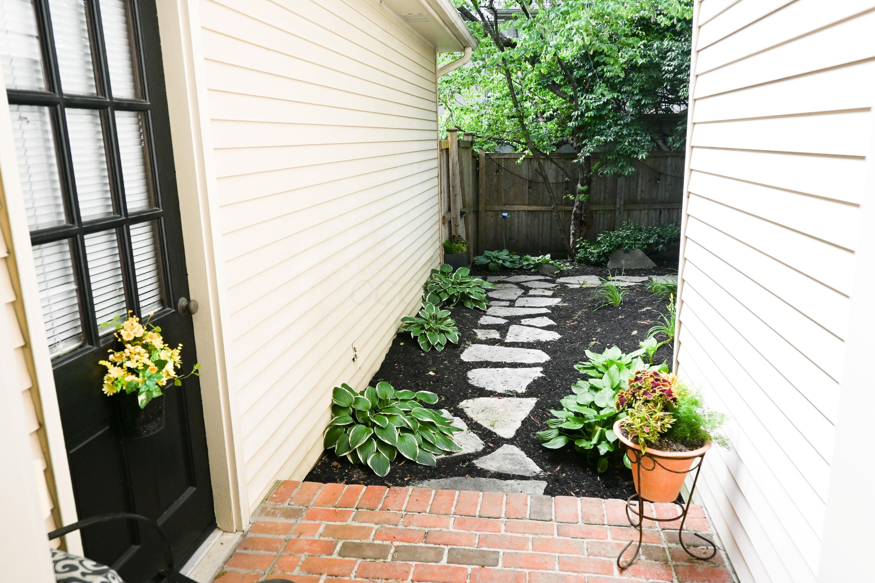 1990 Upper Chelsea Road Upper Arlington, OH 43221 - Photo 11 of 45