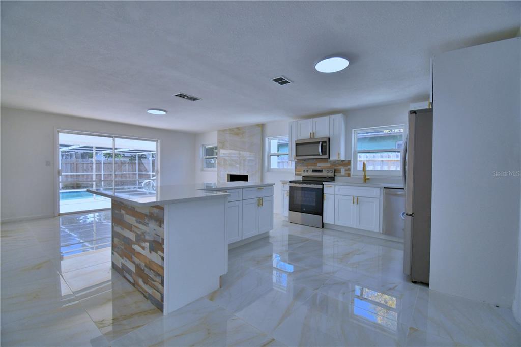 5504 Sedgefield Street Orlando, FL 32808 - Photo 5 of 39