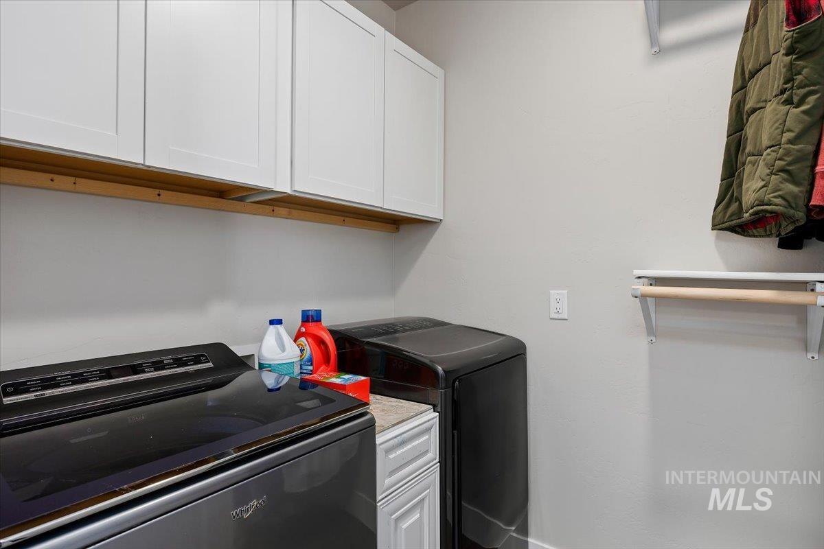 40 Bell Rapids Road Hagerman, ID 83332 - Photo 31 of 50 Laundry room with cabinet space and washer and dryer