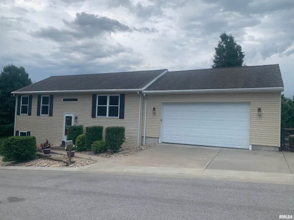 $239,900 | 2416 Van Buren Street, Quincy, IL 62301