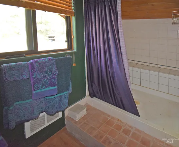 $489,000 | 1801 Old Peck Grade, Lenore, ID 83541