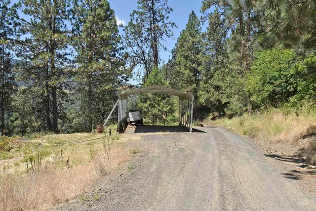 $489,000 | 1801 Old Peck Grade, Lenore, ID 83541