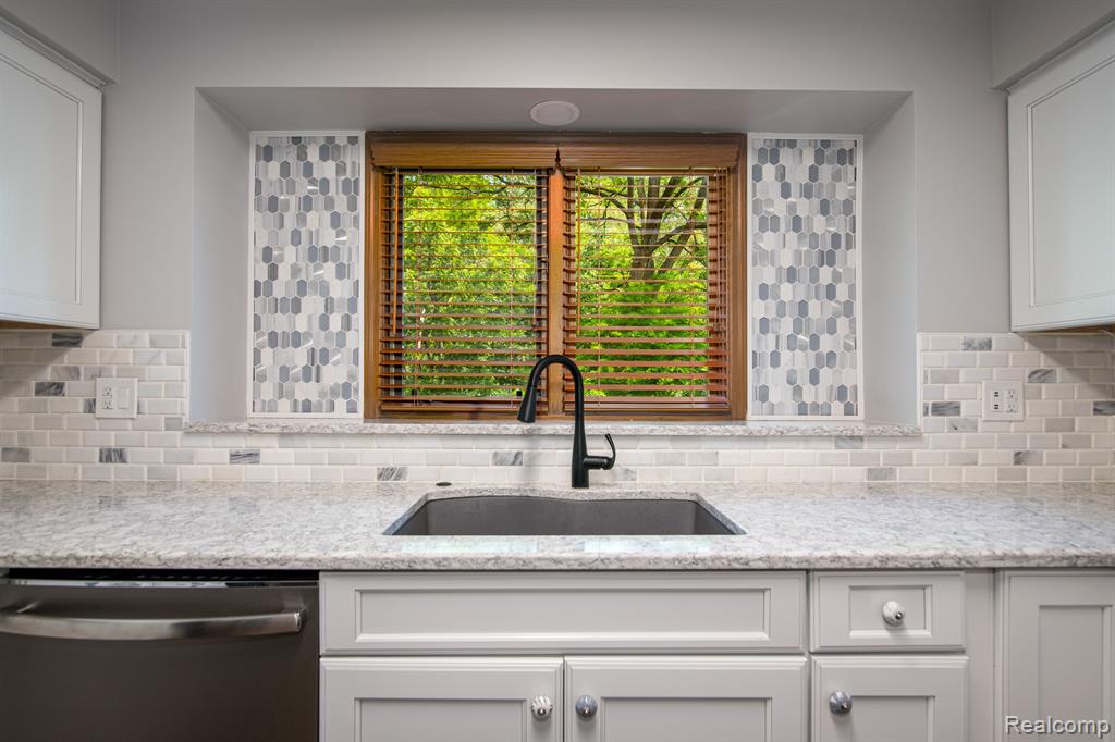 22140 River Ridge Trail, Unit 49 Farmington, MI 48335 - Photo 8 of 27