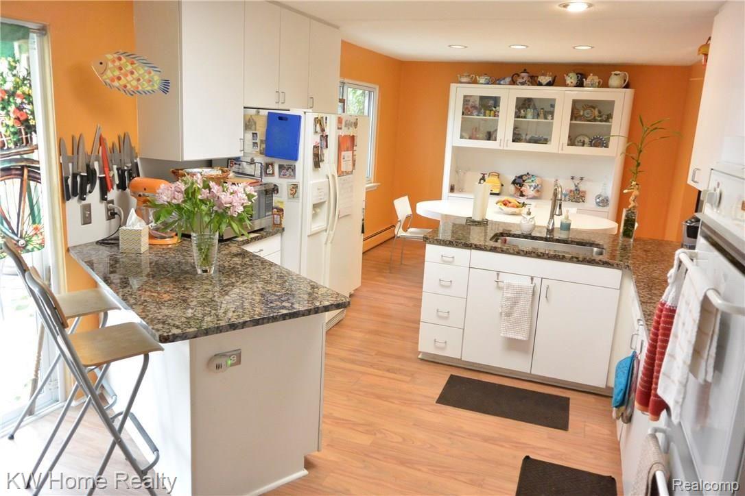 32106 Red Clover Road Farmington, MI 48334 - Photo 19 of 40 KITCHEN 6.JPG