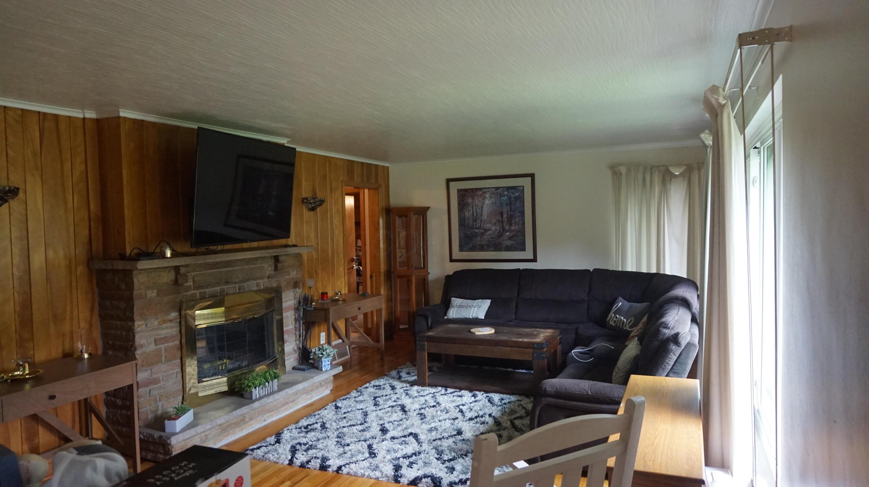 2866 Alkire Road Columbus, OH 43223 - Photo 4 of 17 Living RM