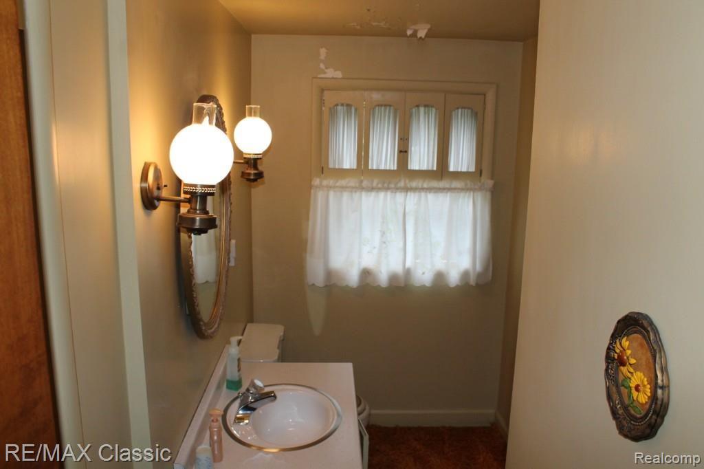 21126 Greenview Road Southfield, MI 48075 - Photo 15 of 21 IMG_3012.jpg