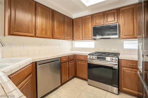 $2,390 | 9495 Lenox Crater Court, Las Vegas, NV 89148
