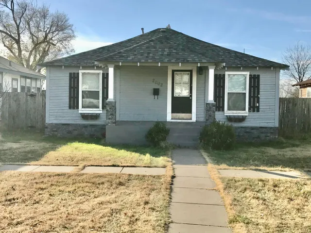 $1,200 | 2002 8th Avenue, Canyon, TX 79015