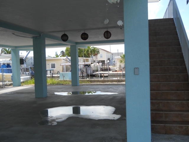 8 Pelican Road Key Largo, FL 33037 - Photo 4 of 17 Carport