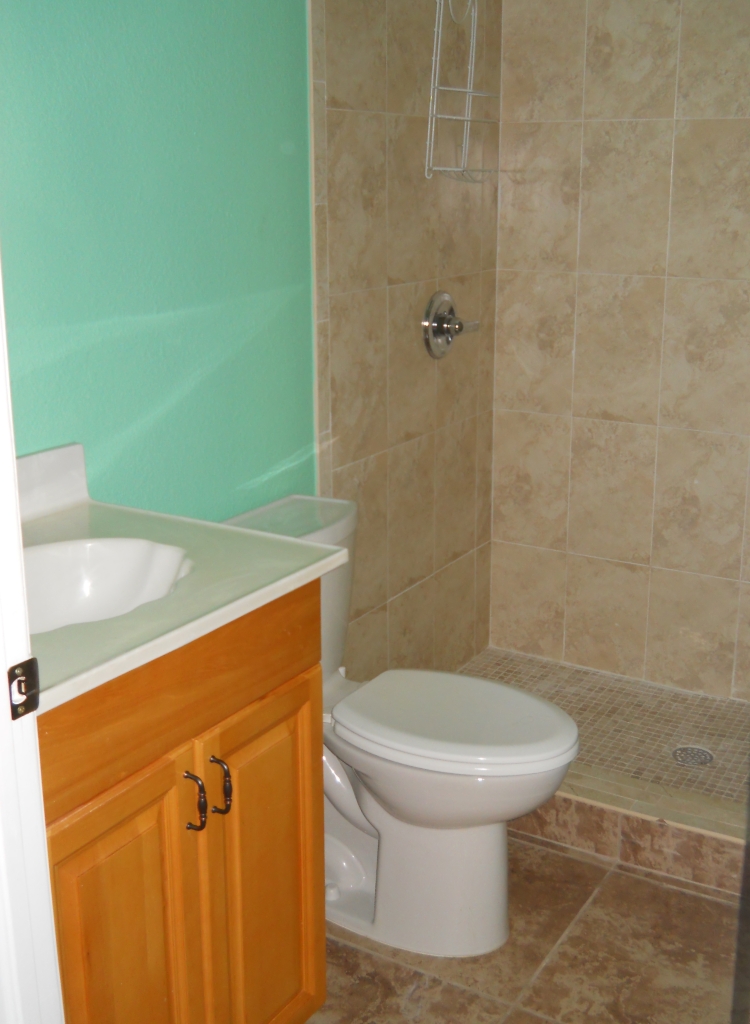 8 Pelican Road Key Largo, FL 33037 - Photo 8 of 17 Guest Bathroom