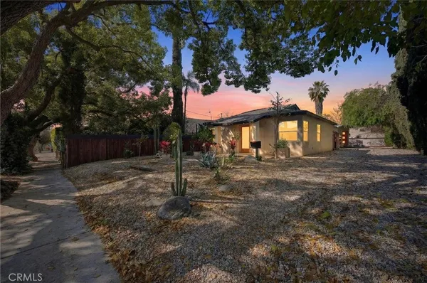 $1,499,888 | 261 North Oak Avenue, Pasadena, CA 91107