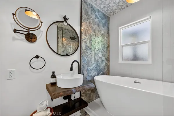 $1,499,888 | 261 North Oak Avenue, Pasadena, CA 91107