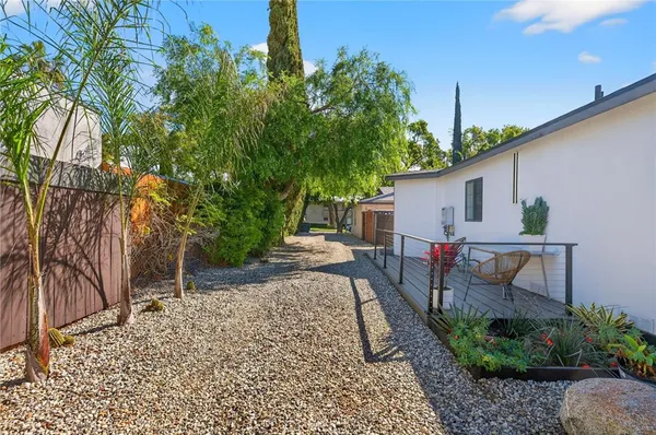 $1,499,888 | 261 North Oak Avenue, Pasadena, CA 91107