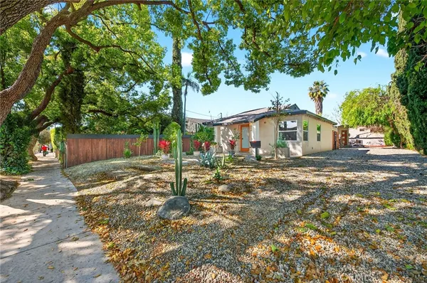 $1,499,888 | 261 North Oak Avenue, Pasadena, CA 91107