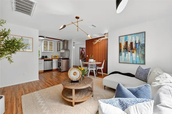 $1,499,888 | 261 North Oak Avenue, Pasadena, CA 91107