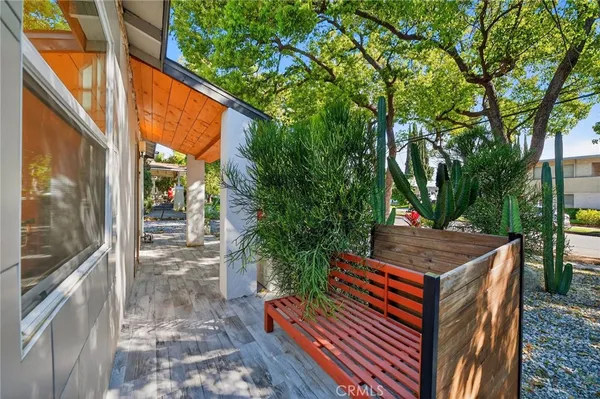 $1,499,888 | 261 North Oak Avenue, Pasadena, CA 91107