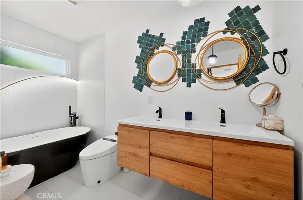 $1,499,888 | 261 North Oak Avenue, Pasadena, CA 91107