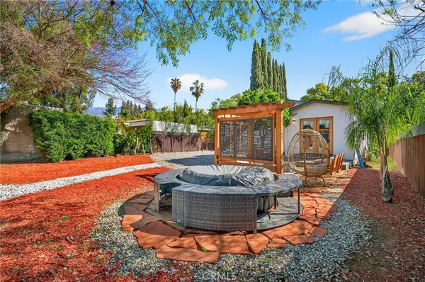 $1,499,888 | 261 North Oak Avenue, Pasadena, CA 91107