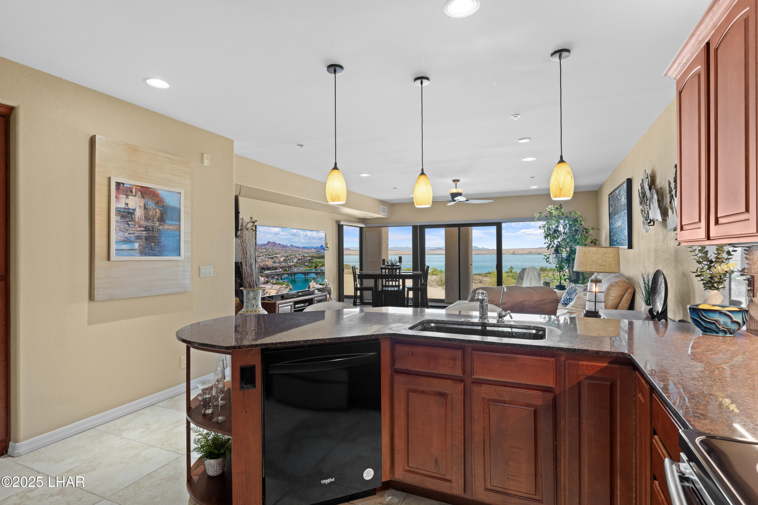 433 London Bridge Road, Unit B202 Lake Havasu City, AZ 86403 - Photo 13 of 63 Breakfast Entertaining Bar