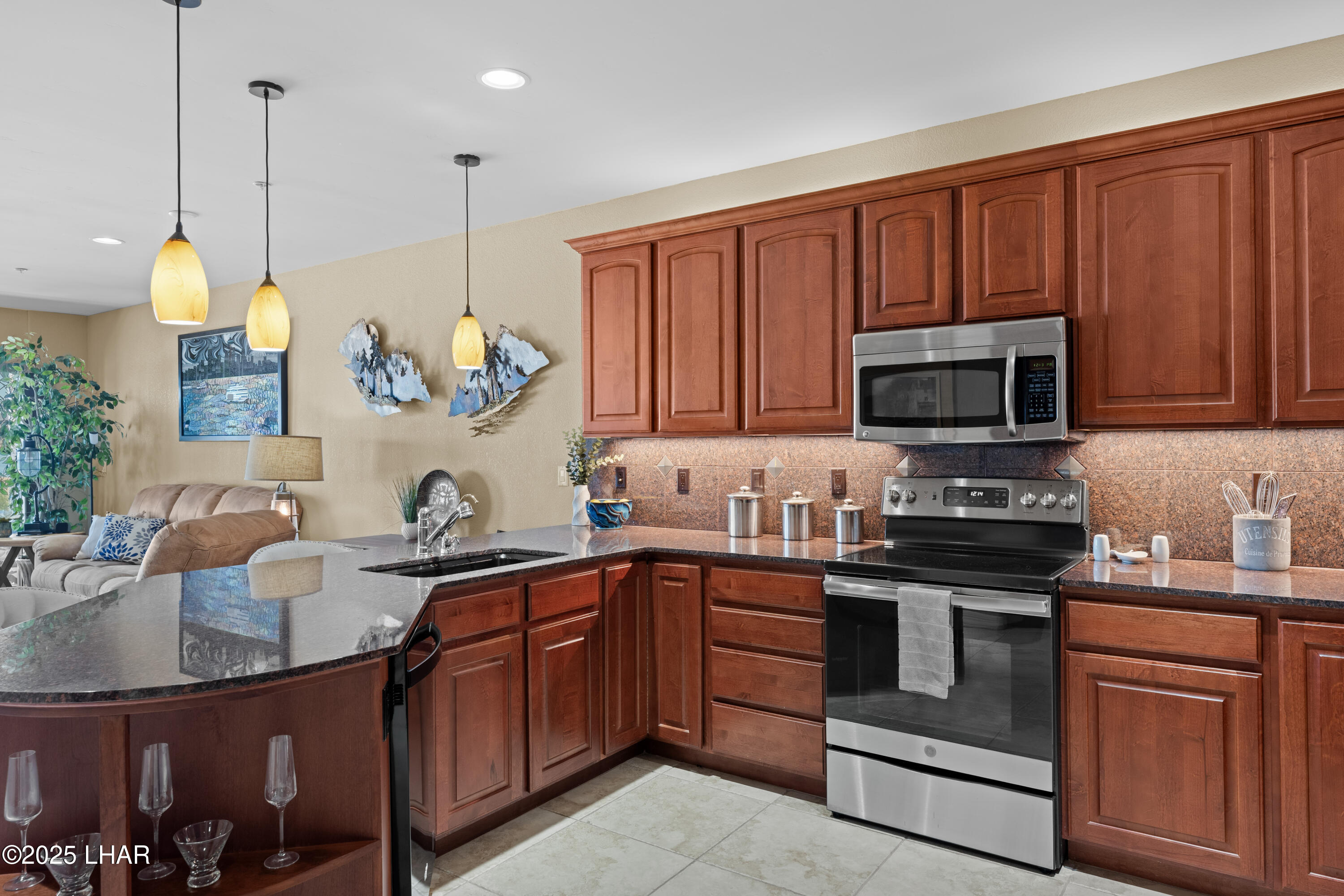 433 London Bridge Road, Unit B202 Lake Havasu City, AZ 86403 - Photo 14 of 63 Beautiful Cabinetry