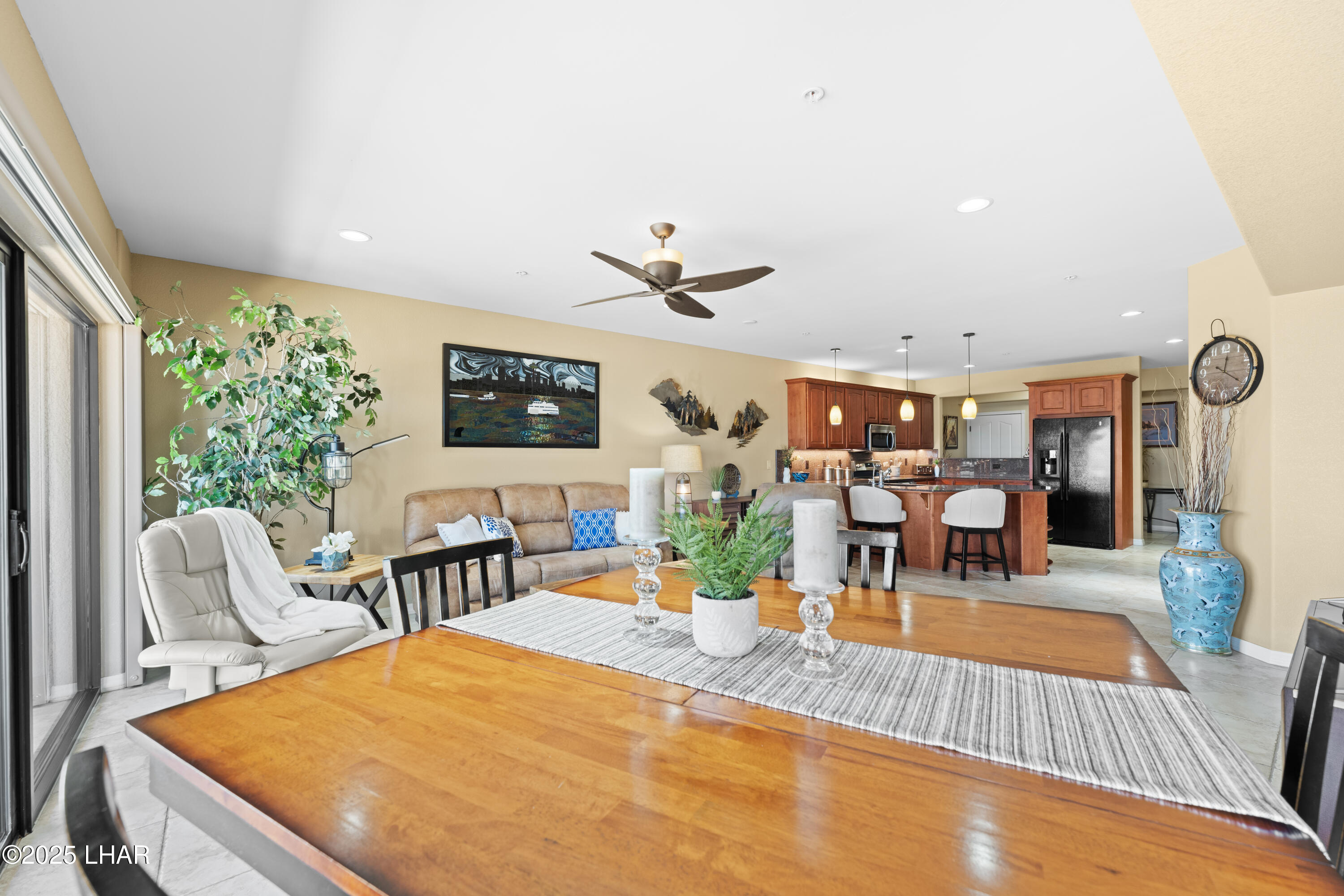 433 London Bridge Road, Unit B202 Lake Havasu City, AZ 86403 - Photo 21 of 63 Flat Ceilings with Recessed Lighting