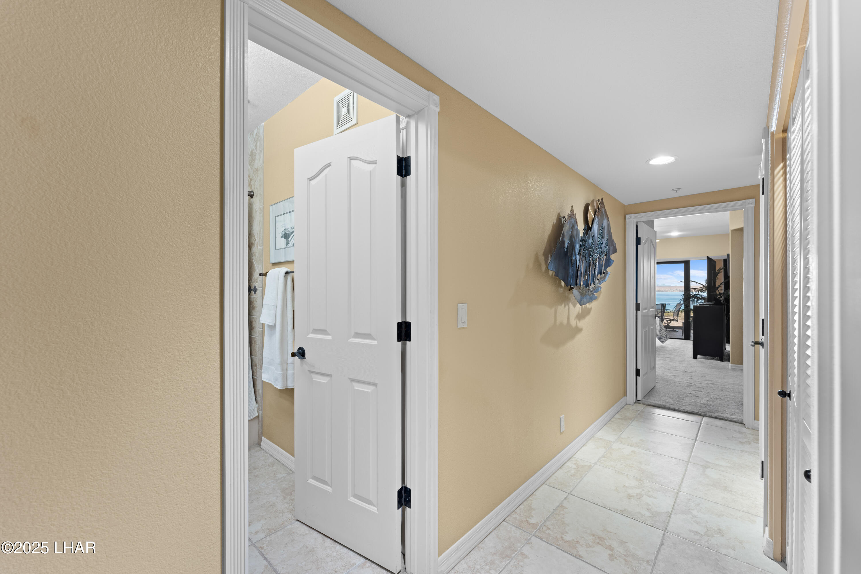 433 London Bridge Road, Unit B202 Lake Havasu City, AZ 86403 - Photo 33 of 63 Hallway to Guest Rooms and Bath