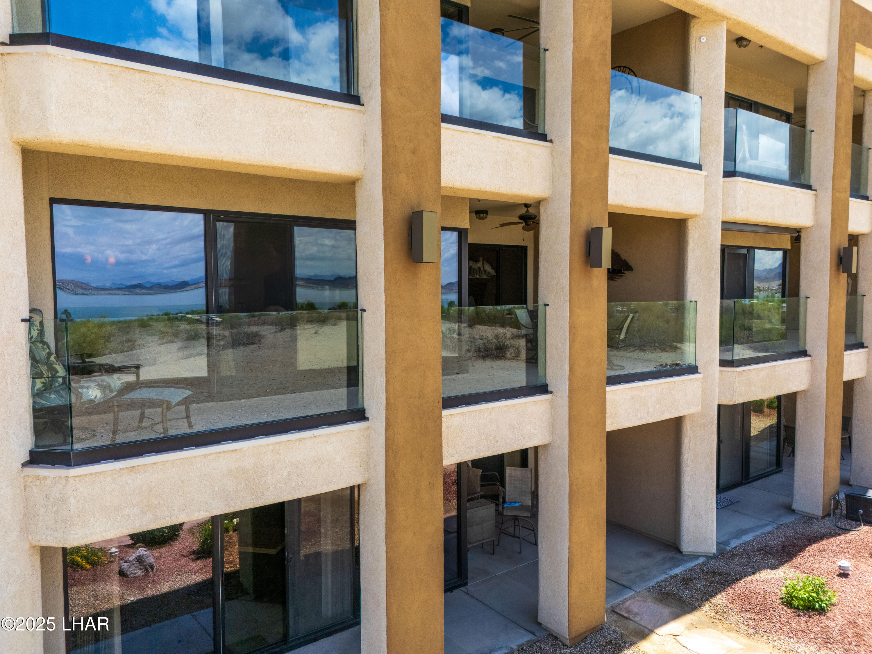 433 London Bridge Road, Unit B202 Lake Havasu City, AZ 86403 - Photo 6 of 63 Huge Extended Patio