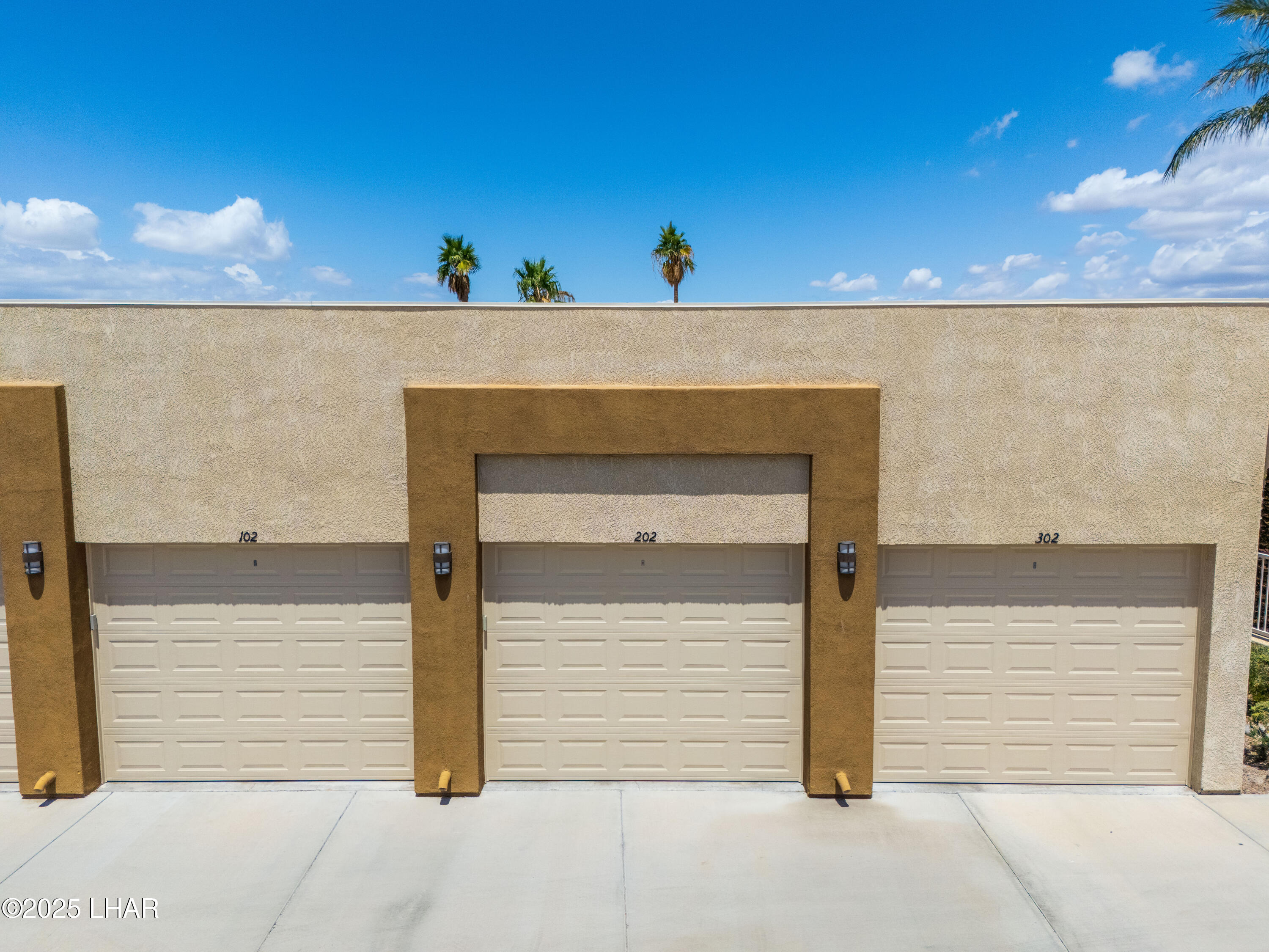 433 London Bridge Road, Unit B202 Lake Havasu City, AZ 86403 - Photo 8 of 63 12.4 x 8 x 33