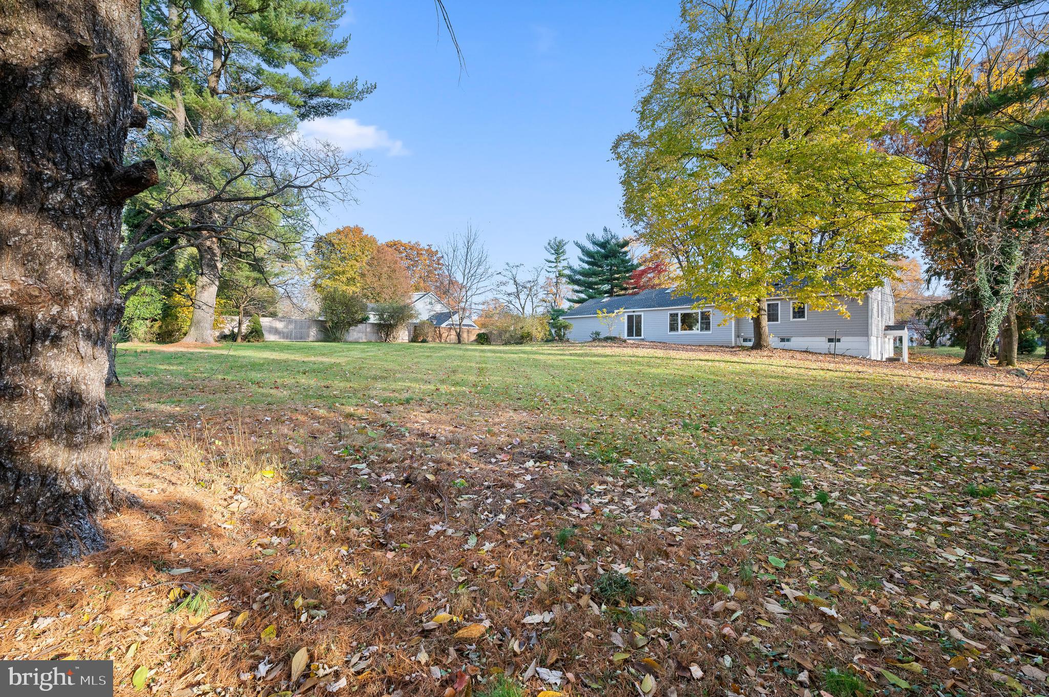 547 Walker Road Wayne, PA 19087 - Photo 2 of 38 Exterior Back