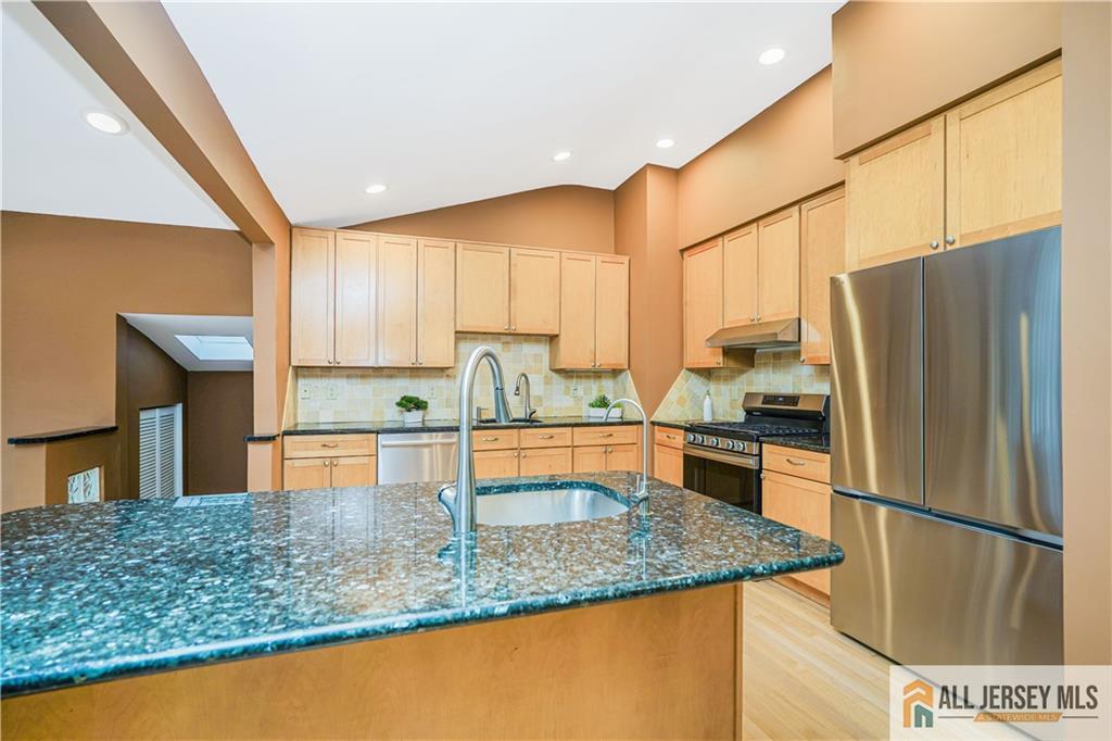 11 Agate Road East Brunswick, NJ 08816 - Photo 14 of 49
