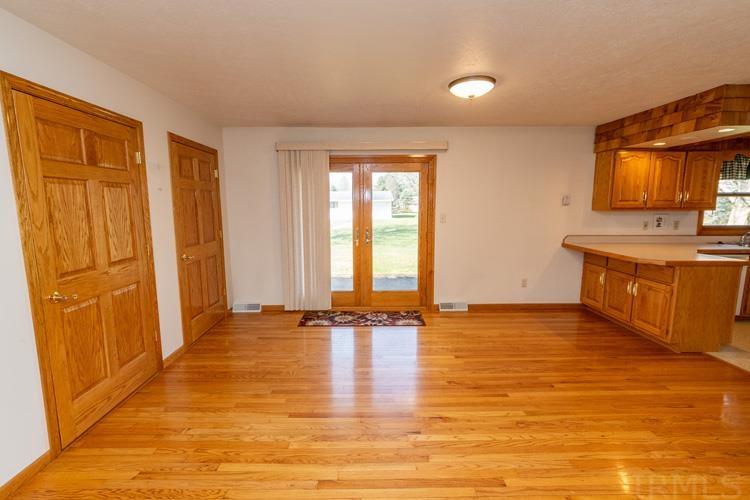 57965 South Apple Road Osceola, IN 46561 - Photo 9 of 36 Gallery Image 9