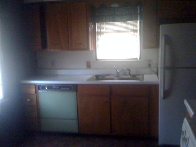 637 South Hampton Road Columbus, OH 43213 - Photo 3 of 5