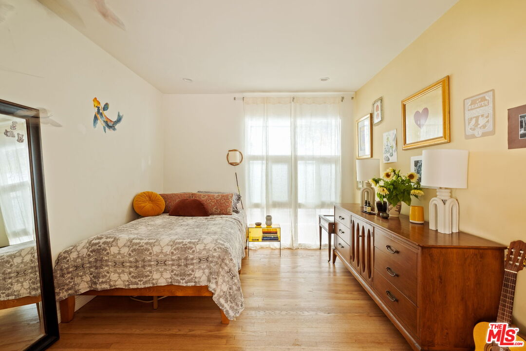 3376 Mandeville Canyon Road Los Angeles, CA 90049 - Photo 17 of 20