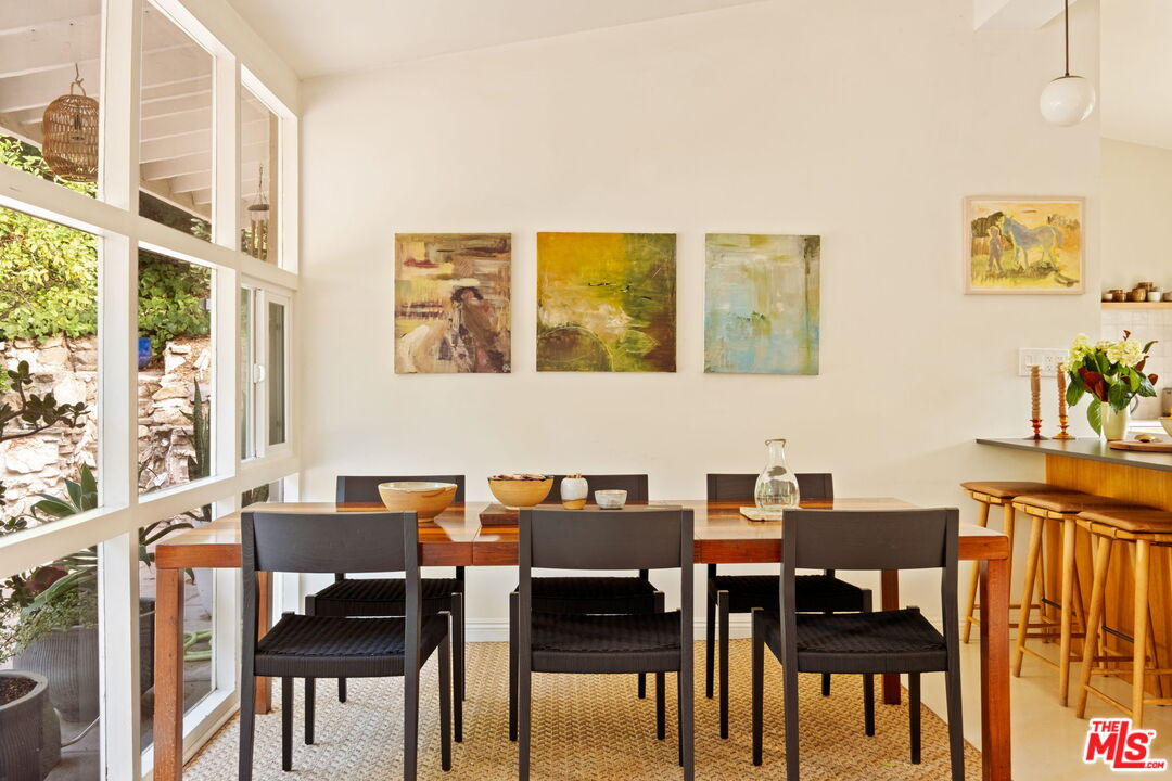 3376 Mandeville Canyon Road Los Angeles, CA 90049 - Photo 10 of 20