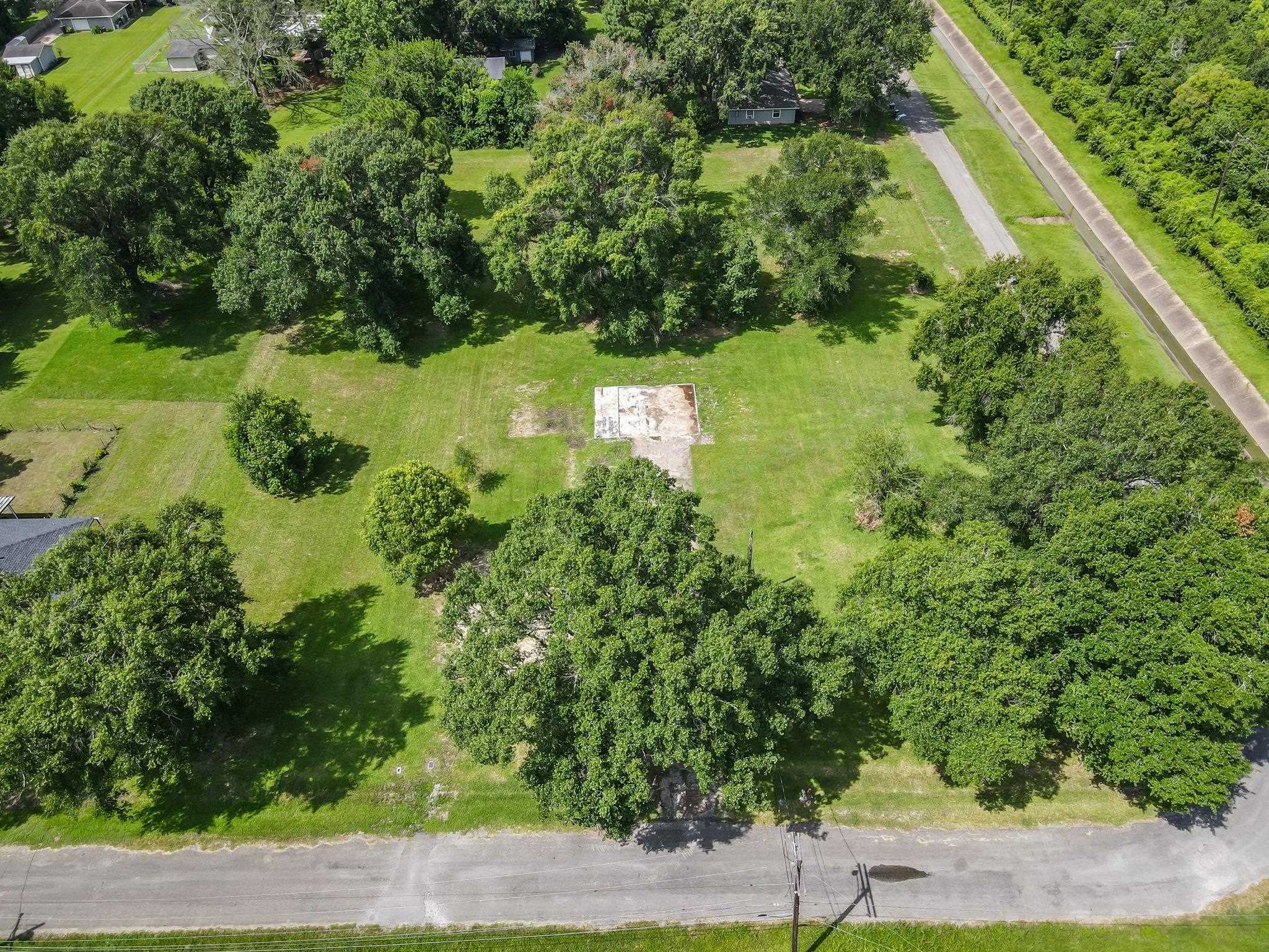 19 F Mockingbird Groves Groves, TX 77619 - Photo 3 of 10