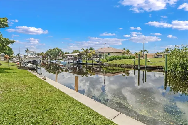 $389,999 | 4711 Forest Glen Drive, North Fort Myers, FL 33903