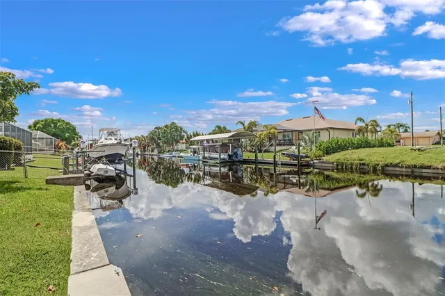 $389,999 | 4711 Forest Glen Drive, North Fort Myers, FL 33903