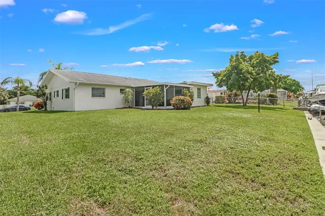 $389,999 | 4711 Forest Glen Drive, North Fort Myers, FL 33903